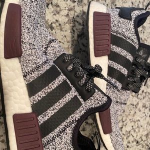 Men’s sz6.5 adidas NMD R1 reflective.